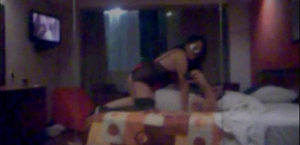  Esposa puta mexicana seduce al room service del hotel